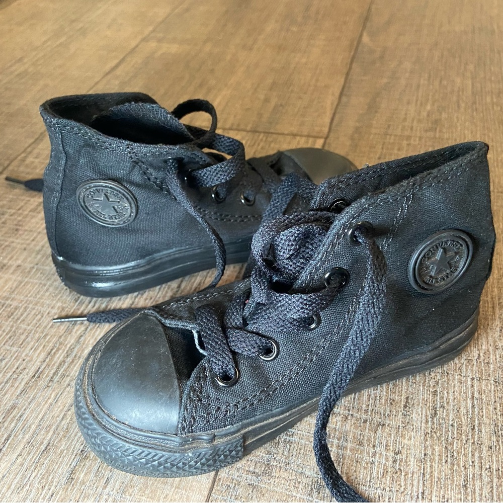 ALL BLACK CONVERSE